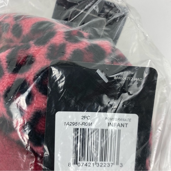 Nike Baby Girls Trapper Hat & Mittens Set Burgundy/Leopard Print NEW NWT - Picture 5 of 5